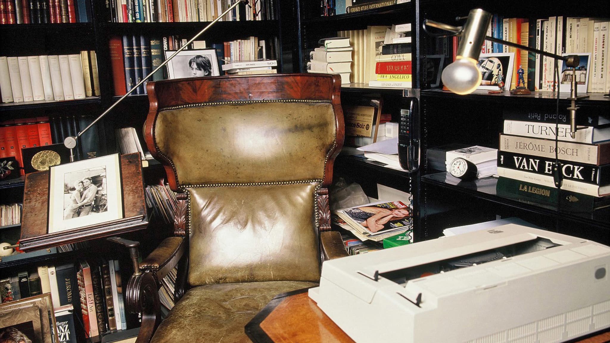 Le bureau de Serge Gainsbourg dans sa maison à Paris Le bureau de Serge Gainsbourg dans sa maison à Paris