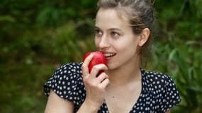 Lou de Laâge et Isabelle Huppert dans Blanche comme Neige
