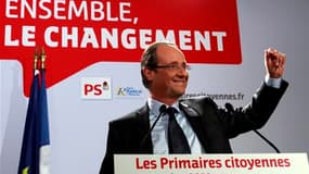 Largement élu dimanche candidat du PS pour 2012, porté par un parti rassemblé et une image rénovée, François Hollande aborde en homme libre de ses choix les sept mois qui le séparent de l'élection présidentielle de 2012. /Photo prise le 16 octobre 2011/RE