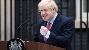 Boris Johnson, en pleine conférence devant le 10 Downing Street, ce lundi 27 avril.