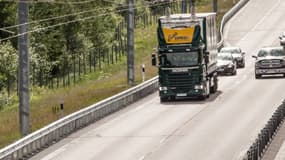 Après la Suède, l'Allemagne va équiper une portion d'autoroute de caténaires afin d'alimenter des camions Scania hybrides en électricité. 