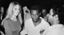 Brigitte Bardot et Pelé en 1971 à Colombes
