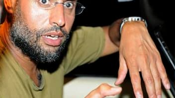 Saïf al Islam, fils de Mouammar Kadhafi, dont l'arrestation avait été annoncée par les insurgés libyens et la Cour pénale internationale (CPI), est arrivé libre dans la nuit de lundi à mardi à l'hôtel où séjournent les journalistes étrangers à Tripoli. /P