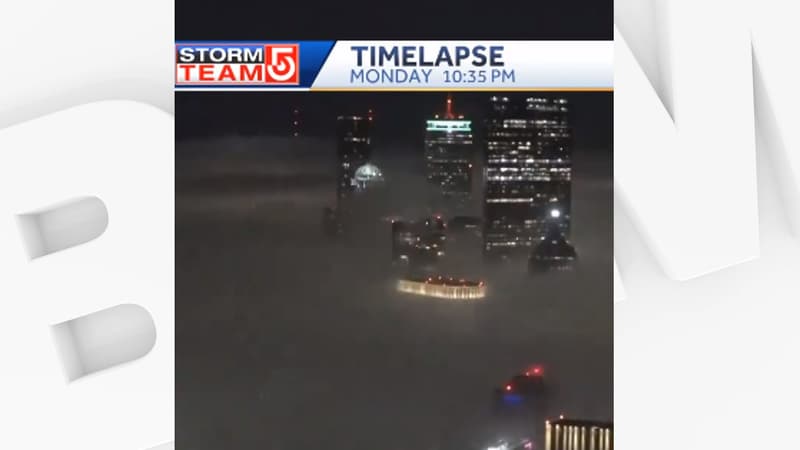 États-Unis: les images impressionnantes de la ville de Boston enveloppée par le brouillard