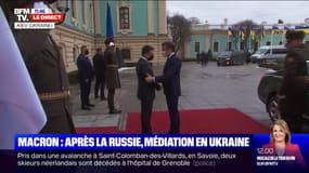 Emmanuel Macron arrive au palais Mariinsky à Kiev pour rencontrer le président ukrainien