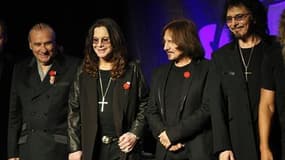 Le batteur de Black Sabbath Bill Ward, le chanteur Ozzy Osbourne, le bassiste Geezer Butler et le guitariste Tony Iommi (de gauche à droite). Le groupe britannique, pionnier du heavy metal, a annoncé vendredi sa reformation avec ses quatre membres origine