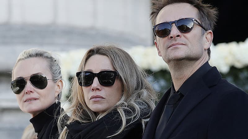 Laeticia Hallyday, Laura Smet et David Hallyday lors de l'hommage populaire à Johnny à la Madeleine