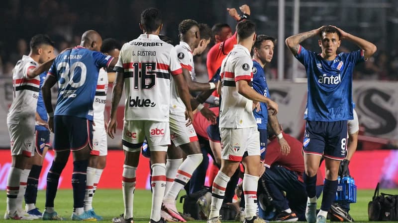 Juan Izquierdo vient tout juste de s'effondrer, le 22 août 2024, et l'inquiétude se lit sur le visage des joueurs l'entourant à ce moment du match