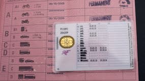 La puce électronique du nouveau permis de conduire devrait bientôt disparaître, car jugée trop coûteuse par le ministère de l'Intérieur.