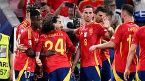 Marc Cucurella et les Espagnols célèbrent la victoire contre la France (2-1, Euro), le 9 juillet 2024