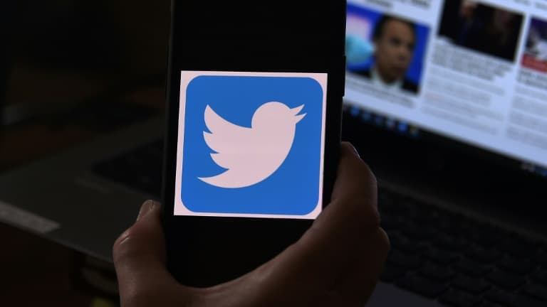 Le logo de Twitter sur un téléphone portable, à Arlington en Virginie le 27 mai 2020