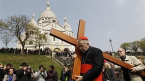 Mgr André Vingt-Trois, le cardinal-archevêque de Paris, lors d'une procession à Paris. Mgr André Vingt-Trois s'est défendu jeudi de toute homophobie et a dit comprendre le besoin de reconnaissance des homosexuels, tout en réitérant son opposition au proje