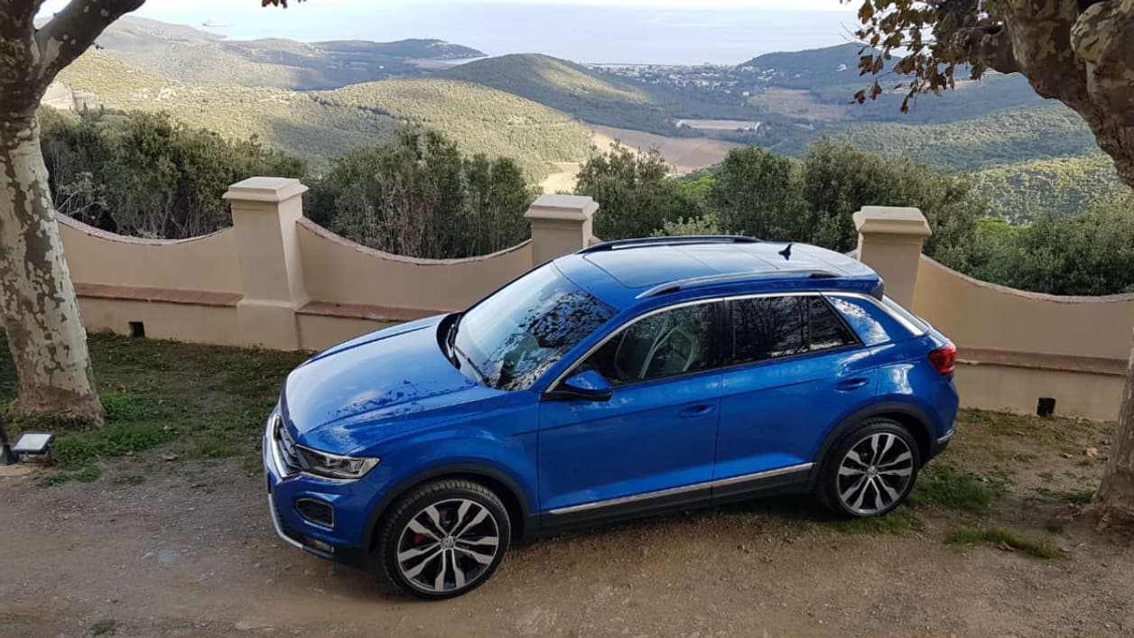 Le T-Roc est proposé avec un toit panoramique (forcément ouvrant chez VW) en option. Le T-Roc est proposé avec un toit panoramique (forcément ouvrant chez VW) en option.
