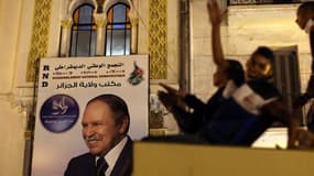 Les partisans de Bouteflika célèbrent la victoire à Alger