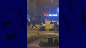 Un manifestant déguisé en Pikachu. 