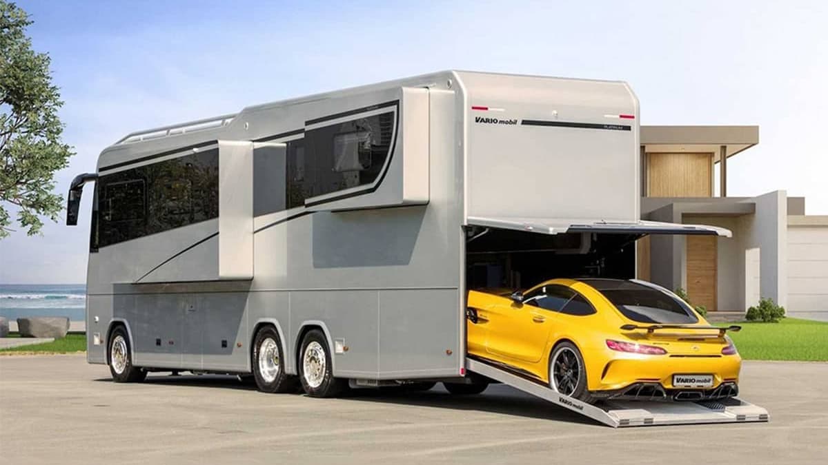 Avec une place de parking pour garer son bolide Avec une place de parking pour garer son bolide