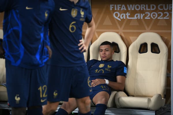 Kylian Mbappé abattu sur le banc après France-Argentine, finale de la Coupe du monde 2022