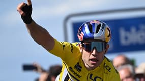 Wout van Aert victorieux à Chaintré sur la 5e étape du Critérium du Dauphiné le 9 juin 2022. 