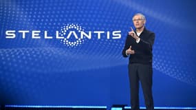 Carlos Tavares, alors PDG de Stellantis, s'exprime lors du CES à Las Vegas, aux États-Unis, le 5 janvier 2023