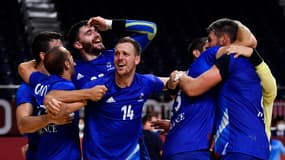 Kentin Mahé et les Bleus célèbrent leur titre aux JO de Tokyo