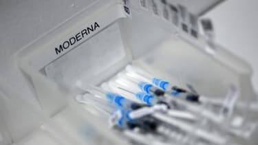 Des seringues contenant le vaccin Moderna contre le Covid-19 à Iserlohn, dans l'ouest de l'Allemagne, le 5 janvier 2022