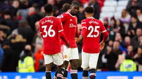 Paul Pogba avec Anthony Elanga et Jadon Sancho, à Manchester le 26 février 2022