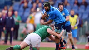 Maxime Mbanda contre l'Irlande, que les Bleus défieront samedi