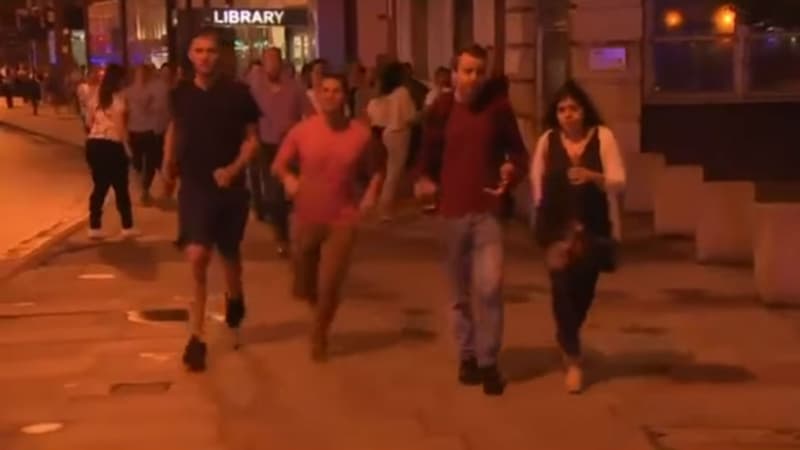 "L'homme à la bière", devenu le symbole de la résistance à la terreur, lors de l'attentat de Londres le 3 juin 2017
