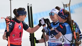 Julia Simon, Lou Jeanmonnot et Justine Braisaz-Bouchet lors des Mondiaux de Nove Mesto en février 2024.
