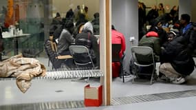 Des migrants mineurs installés dans un local de la Gaîté Lyrique, lors d'une action d'occupation du centre culturel, le 11 décembre 2024 à Paris