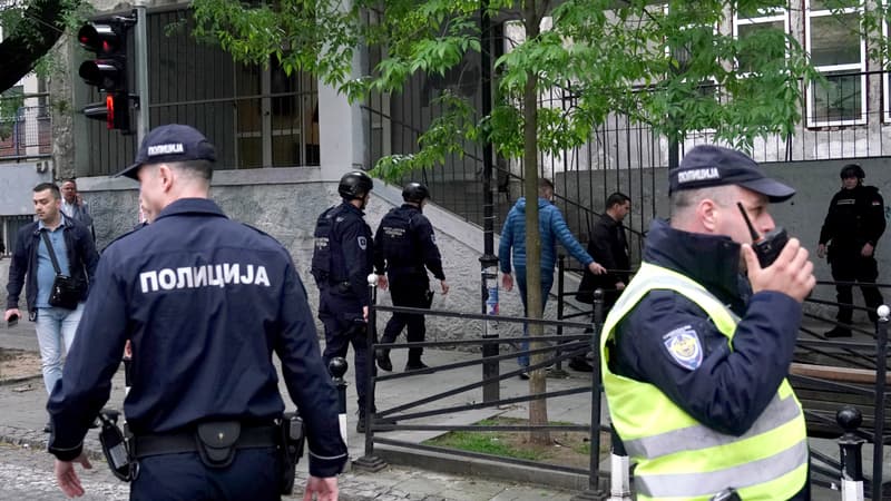 Des policiers interviennent après une fusillade dans une école de Belgrade (Serbie), le 3 mai 2023.