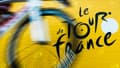 Image d'illustration Tour de France avec un vélo passant devant
