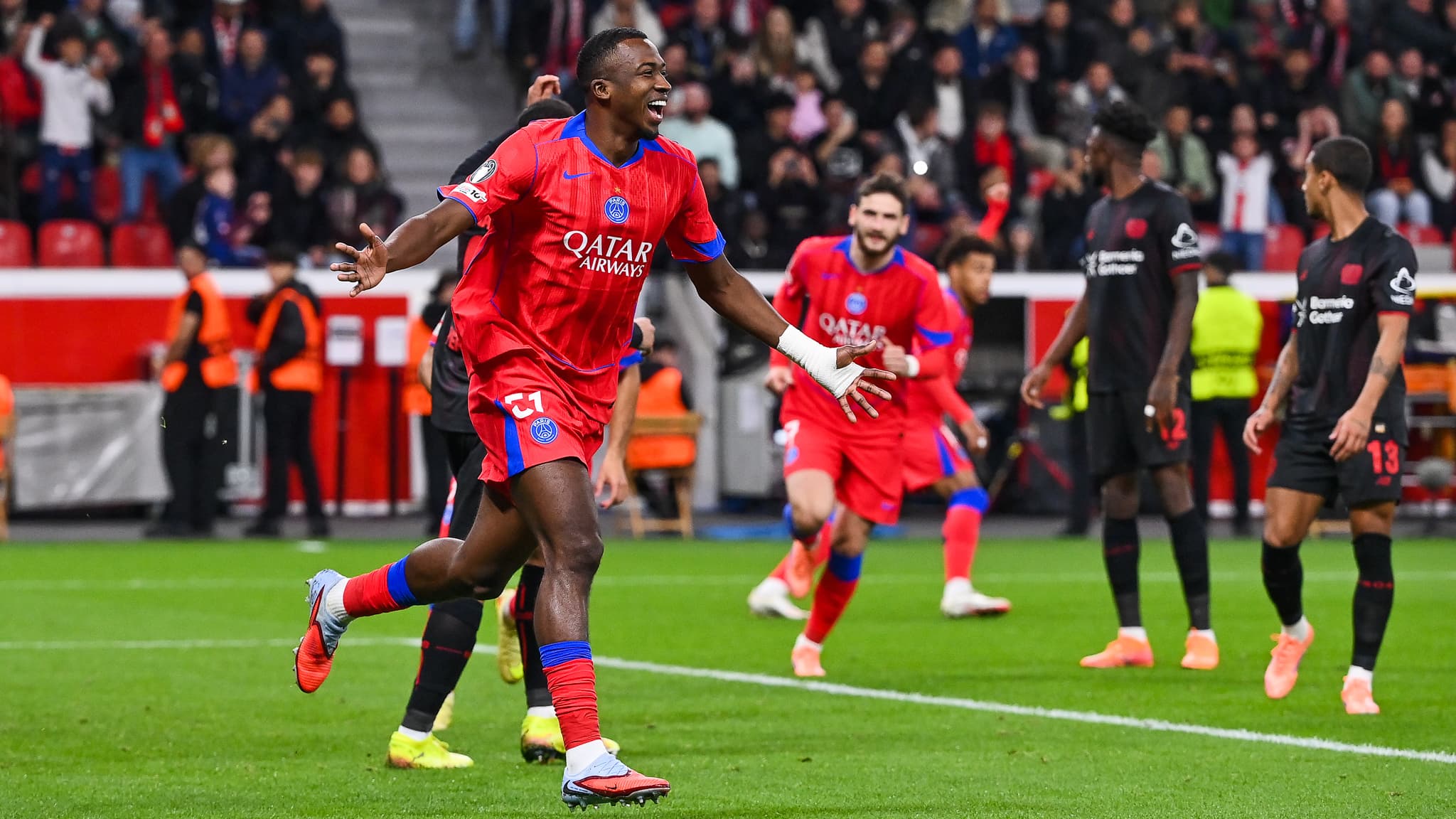 "TRÈS HEUREUX" DE SON PREMIER BUT AVEC LE PSG, PACHO EXHORTE SES COÉQUIPIERS À GARDER "CETTE MENTALITÉ DE GAGNANTS" APRÈS LE CARTON CONTRE LEVERKUSEN