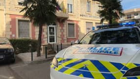 Les policiers de Mandelieu-la-Napoule ont reçu comme véhicules des Tesla, ces voitures électriques haut de gamme. 