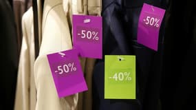 Soldes dans un grand magasin à Paris, le 28 juin 2017.