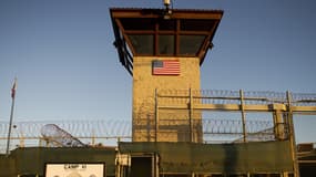 Un des miradors de la prison de Guantanamo le 19 janvier 2012.