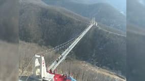 Ce nouveau pont en verre vient d'être inauguré en Chine