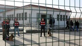 Devant la prison de Sincan près d'Ankara, le 28 février 2017 où étaient jugés des putschistes turcs présumés