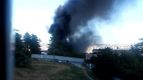 Colonne de fumée noire à l'hôpital d'Annonay - Témoins BFMTV