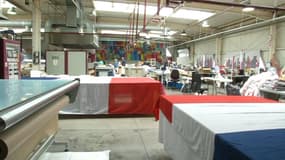 La production de drapeaux tricolores explose dans cette usine du Nord