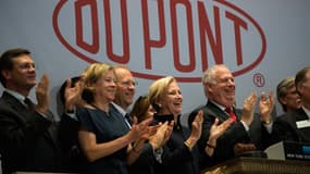 Ellen Kullman (au centre) va quitter DuPont le 16 octobre.