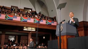 Dans un discours prononcé dimanche soir à l'Université du Cap, Barack Obama a invité l'Afrique à suivre l'exemple de Nelson Mandela et a promis que les Etats-Unis seraient aux côtés des Africains sur la voie de la prospérité et de la paix. Achevant sa vis