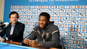 Faris Moumbagna en conférence de presse aux côtés du président de l'OM Pablo Longoria, 7 février 2024
