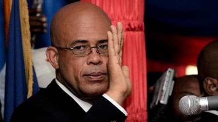 L'ancien chanteur pop Michel Martelly, alias "Sweet Micky", a prêté serment comme président samedi à Haïti, un pays ravagé par une pauvreté endémique et qui peine à se relever du séisme dévastateur du 12 janvier 2010. /Photo prise le 14 mai 2011/REUTERS/S