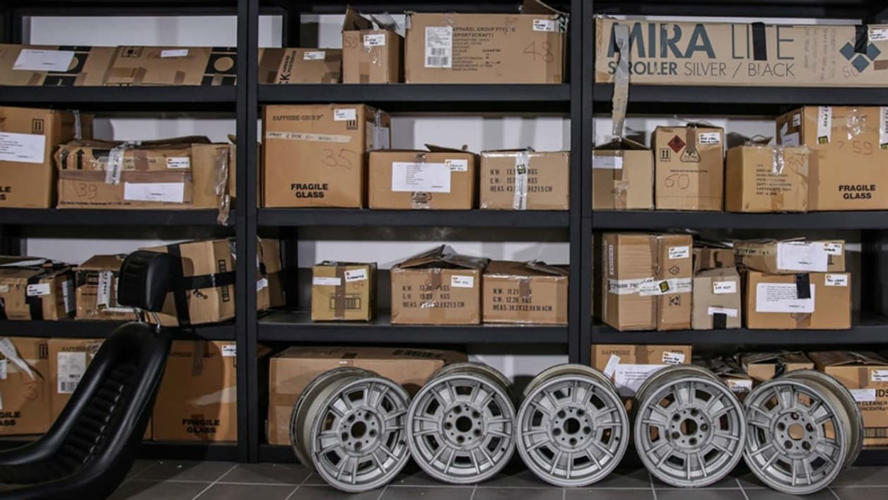 Cet exemplaire de la Dino est rangé dans 60 cartons.