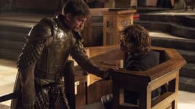 Les deux frères Jaimie Lannister et Tyrion Lannister se rapprochent à mesure des années.