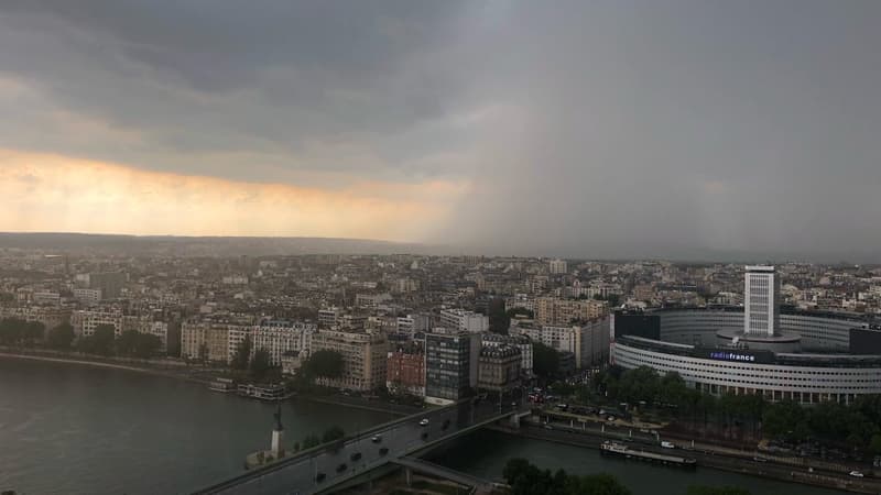 Un orage de grêle stationnaire s'est abattu sur Paris mardi 22 mai 2018.
