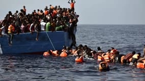 Des migrants secourus au large des côtes libyennes 