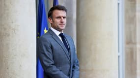 Le président Emmanuel Macron sur le perron de l'Elysée, le 9 novembre 2023 à Paris