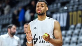 Élie Okobo 